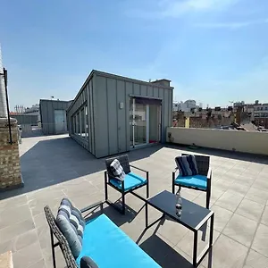 Penthouse W Private Rooftop And Free Parking , Budapest Ungarn